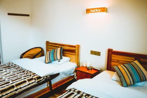 Dengba Hostel Danba