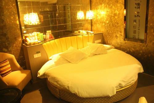 Qingmu Hotel Xiaohe Town Menghe Avenue