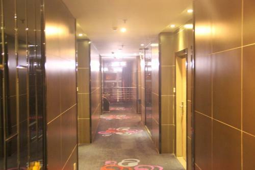 Qingmu Hotel Xiaohe Town Menghe Avenue