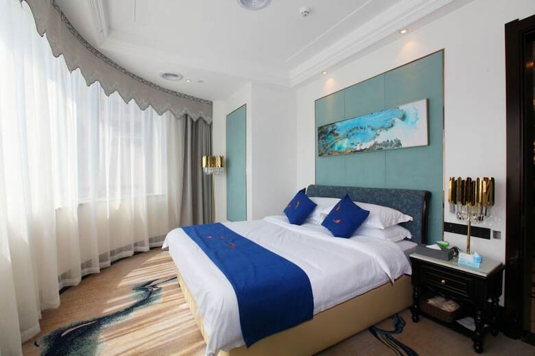 Liangchen Meijing Hotel