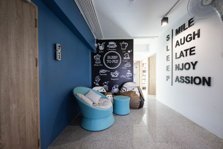 Hostal Sleep To Fly Hotel & Hostel