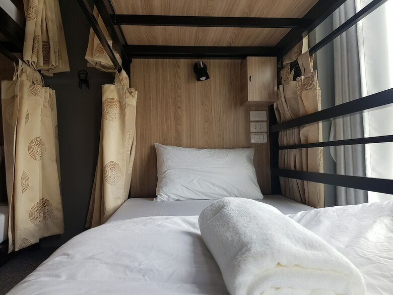 Hostal Sleep To Fly Hotel & Hostel