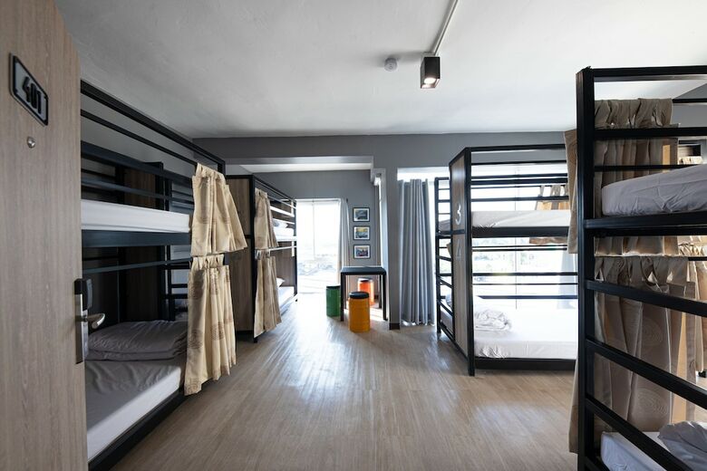 Hostal Sleep To Fly Hotel & Hostel
