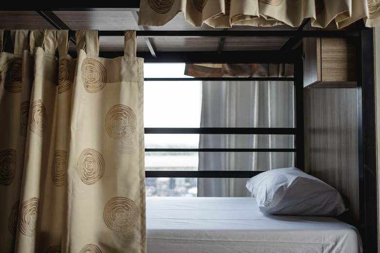 Hostal Sleep To Fly Hotel & Hostel