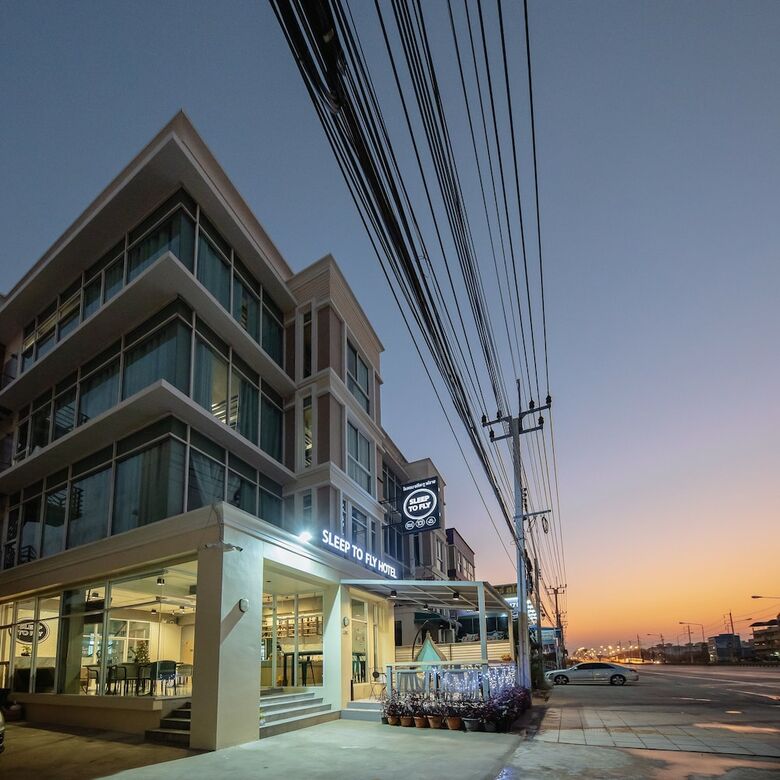 Hostal Sleep To Fly Hotel & Hostel