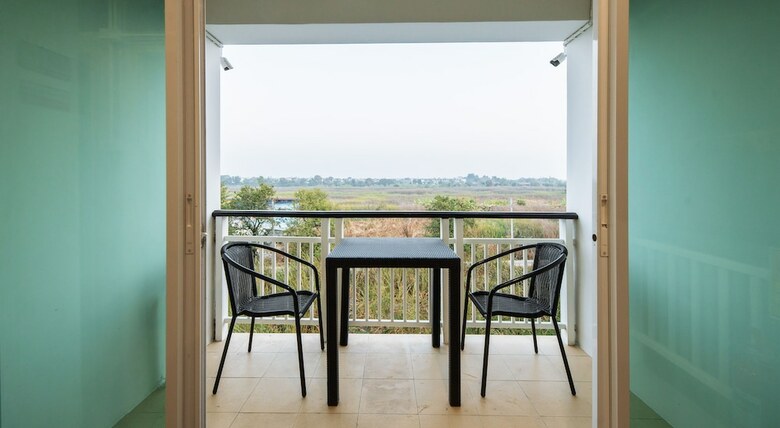 Hostal Sleep To Fly Hotel & Hostel