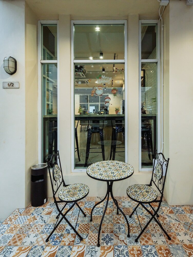 Hostal Sleep To Fly Hotel & Hostel