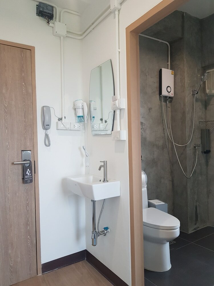 Hostal Sleep To Fly Hotel & Hostel