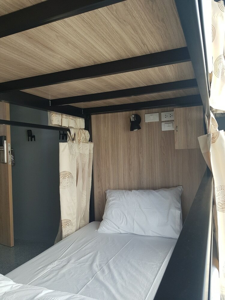 Hostal Sleep To Fly Hotel & Hostel