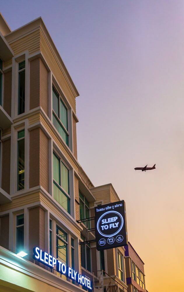 Hostal Sleep To Fly Hotel & Hostel