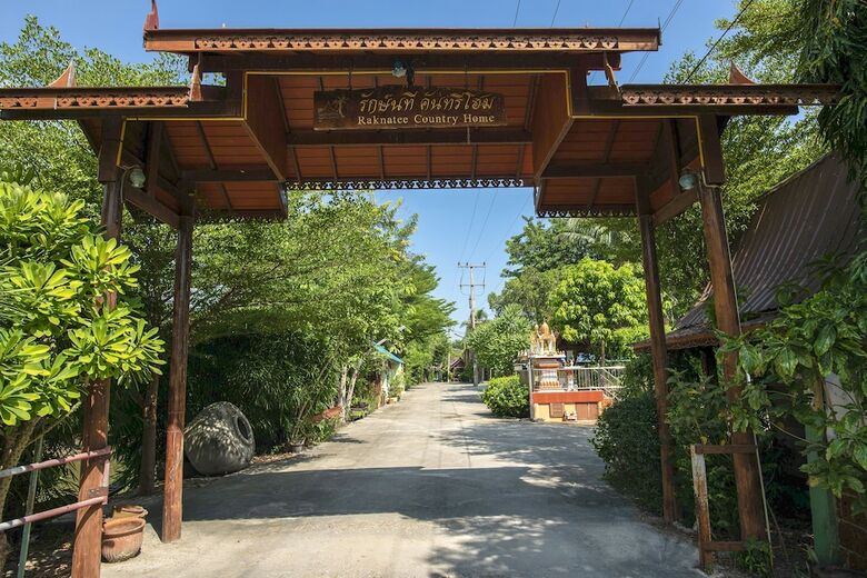 Hotel Oyo 402 Raknatee Resort