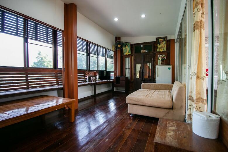 Hotel Oyo 402 Raknatee Resort