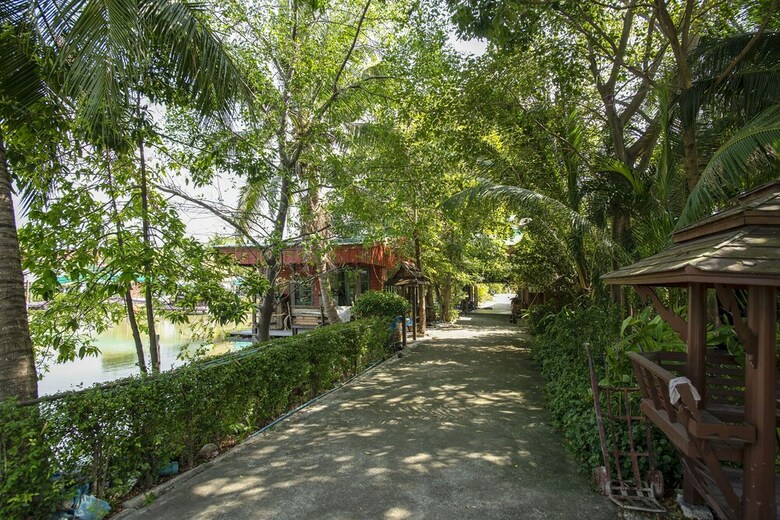 Hotel Oyo 402 Raknatee Resort