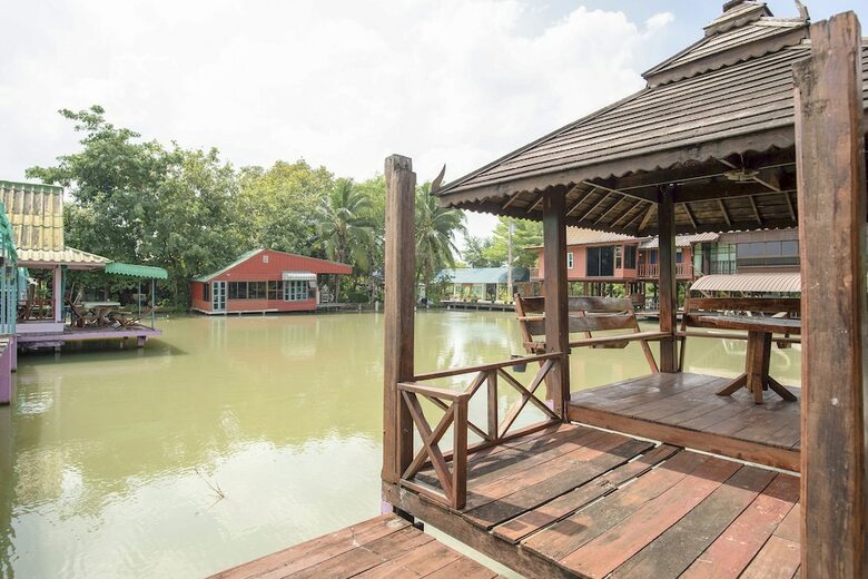 Hotel Oyo 402 Raknatee Resort