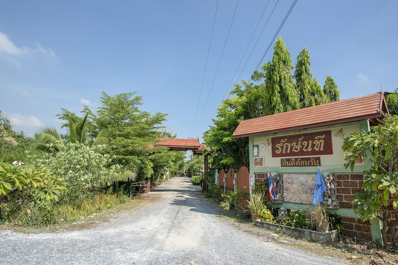Hotel Oyo 402 Raknatee Resort