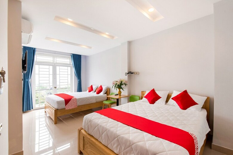 Oyo 471 White 1 Hotel