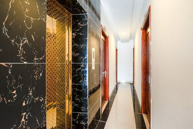 Oyo 471 White 1 Hotel