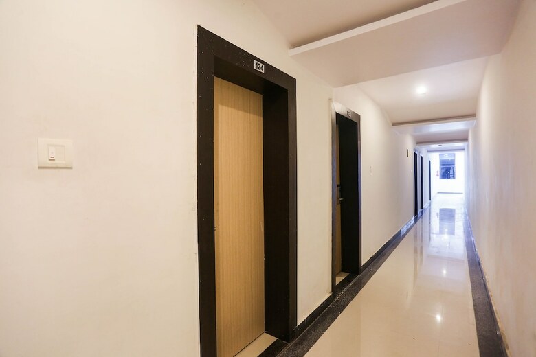 Apartamentos Oyo 47488 Hotel Keshmin