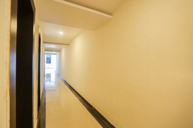 Apartamentos Oyo 47488 Hotel Keshmin