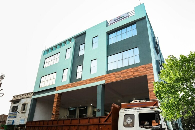 Apartamentos Oyo 47488 Hotel Keshmin