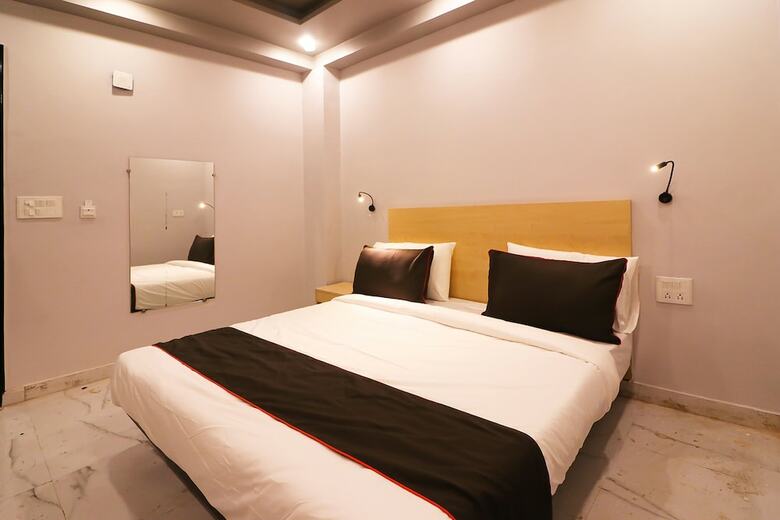Hotel Collection O 42618 Sector 31 Rohini