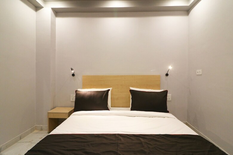 Hotel Collection O 42618 Sector 31 Rohini
