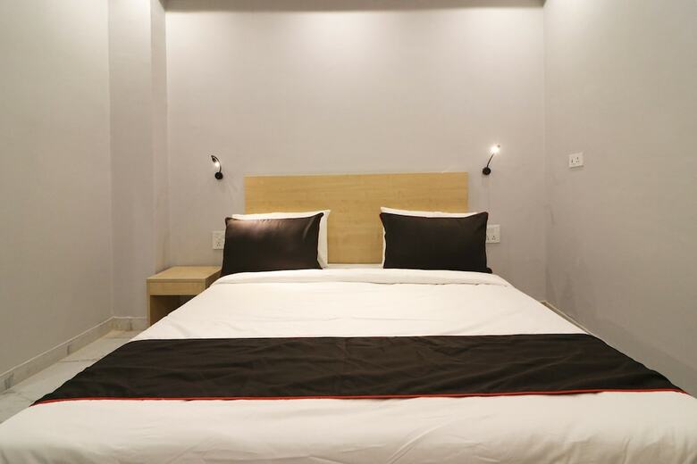 Hotel Collection O 42618 Sector 31 Rohini