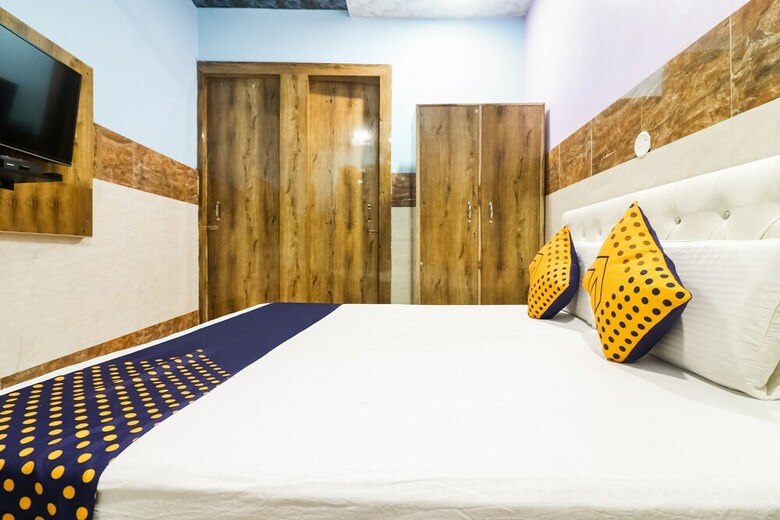 Spot On 62209 Yash Hotel