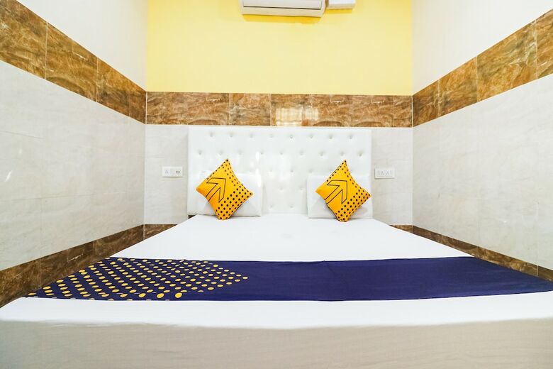 Spot On 62209 Yash Hotel