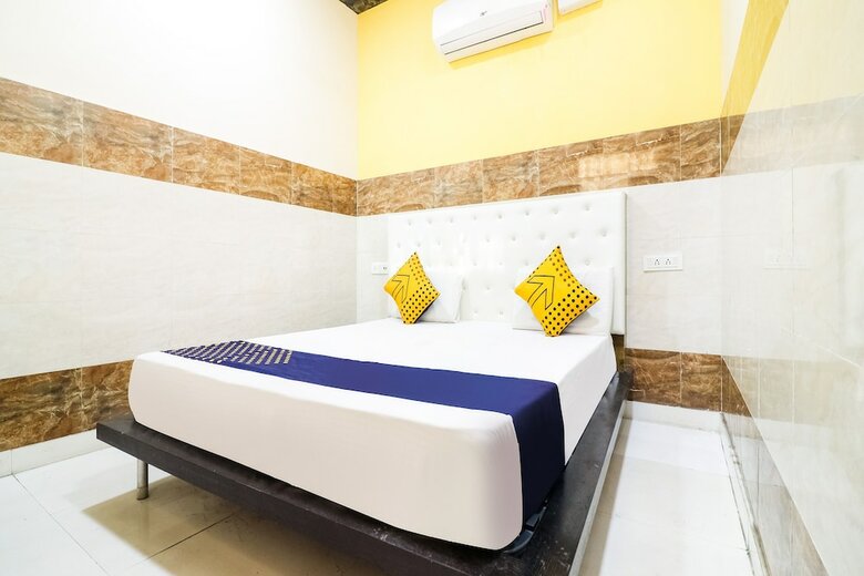 Spot On 62209 Yash Hotel