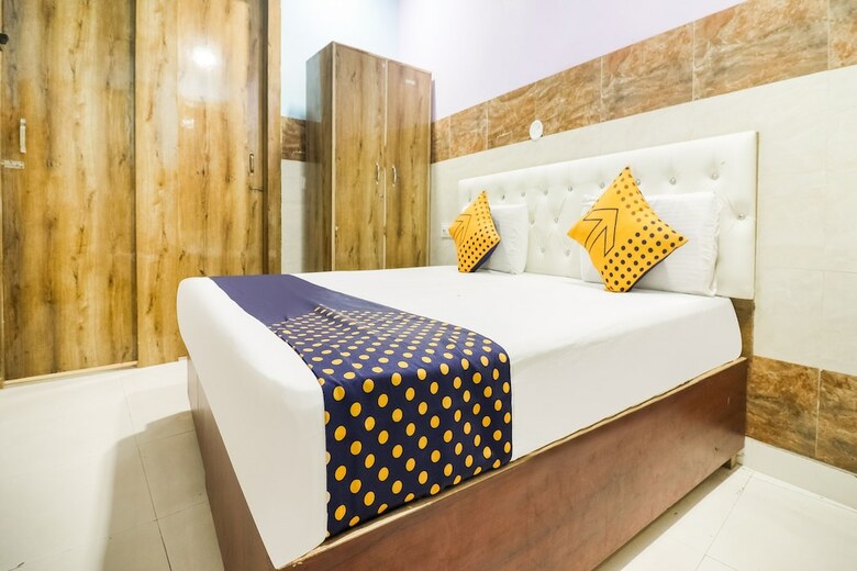 Spot On 62209 Yash Hotel