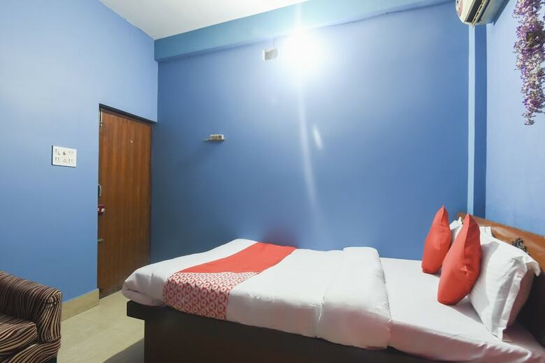 Oyo 60767 Dolphin Hotel