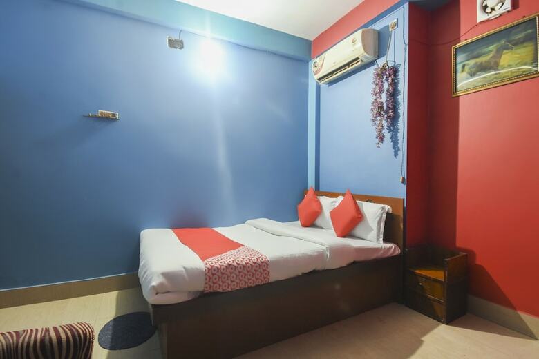 Oyo 60767 Dolphin Hotel