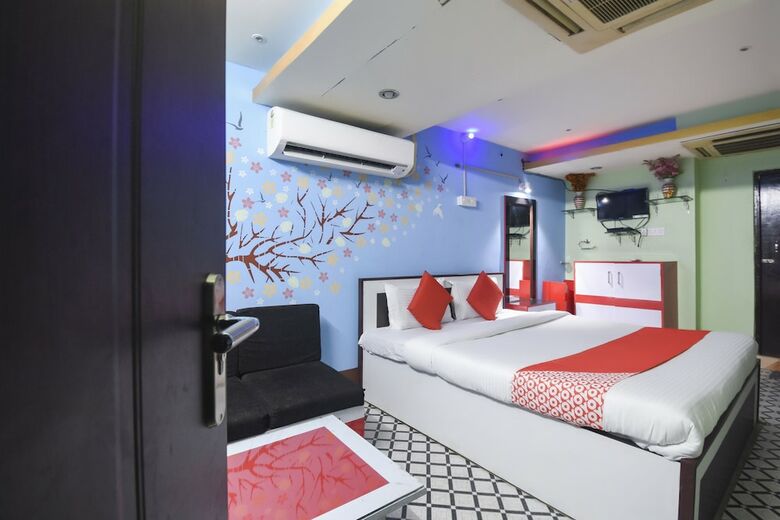 Oyo 60767 Dolphin Hotel