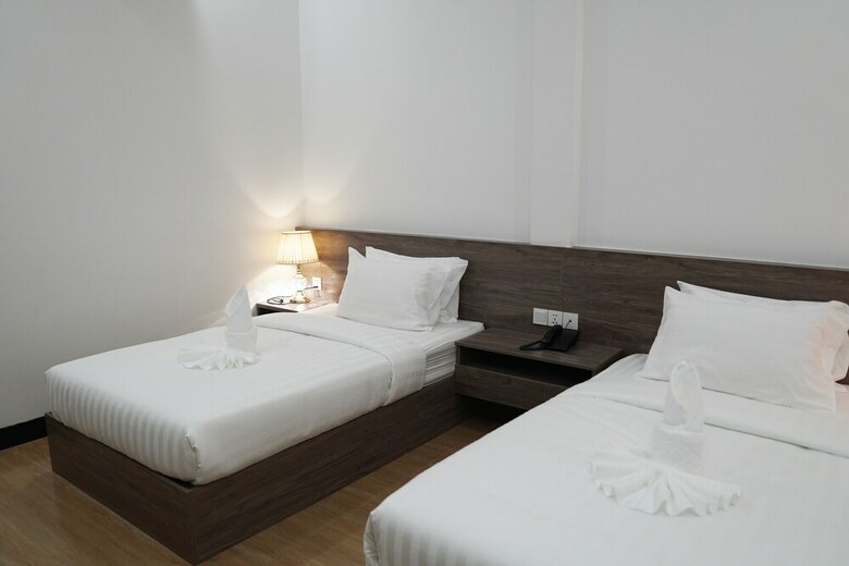 Apple Hotel Three