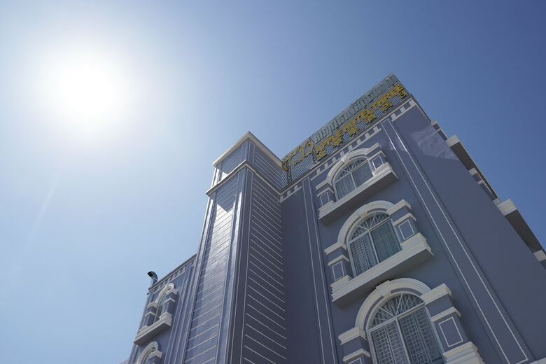Apple Hotel Three