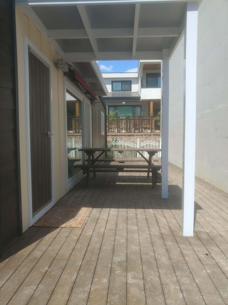Baettekinae House