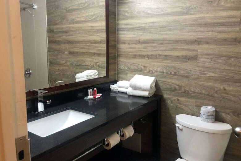Hotel Ramada By Wyndham Lindsay