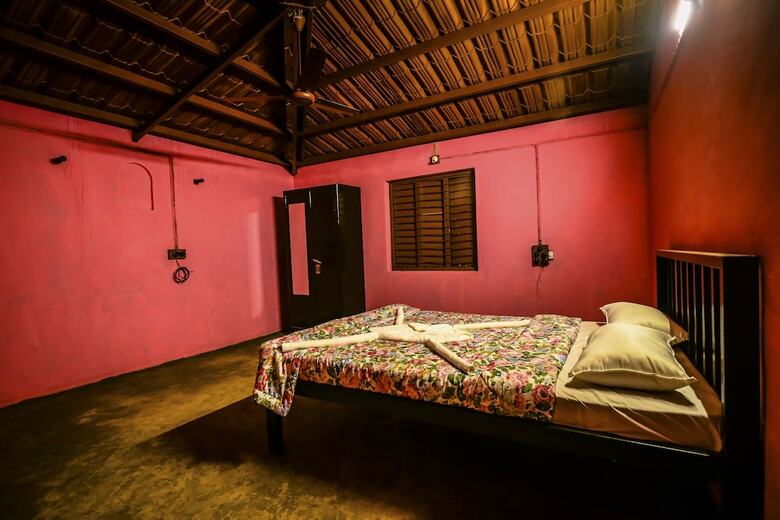 Hotel Patil Wada