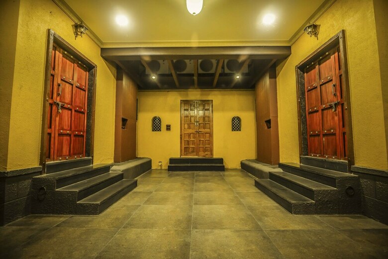 Hotel Patil Wada