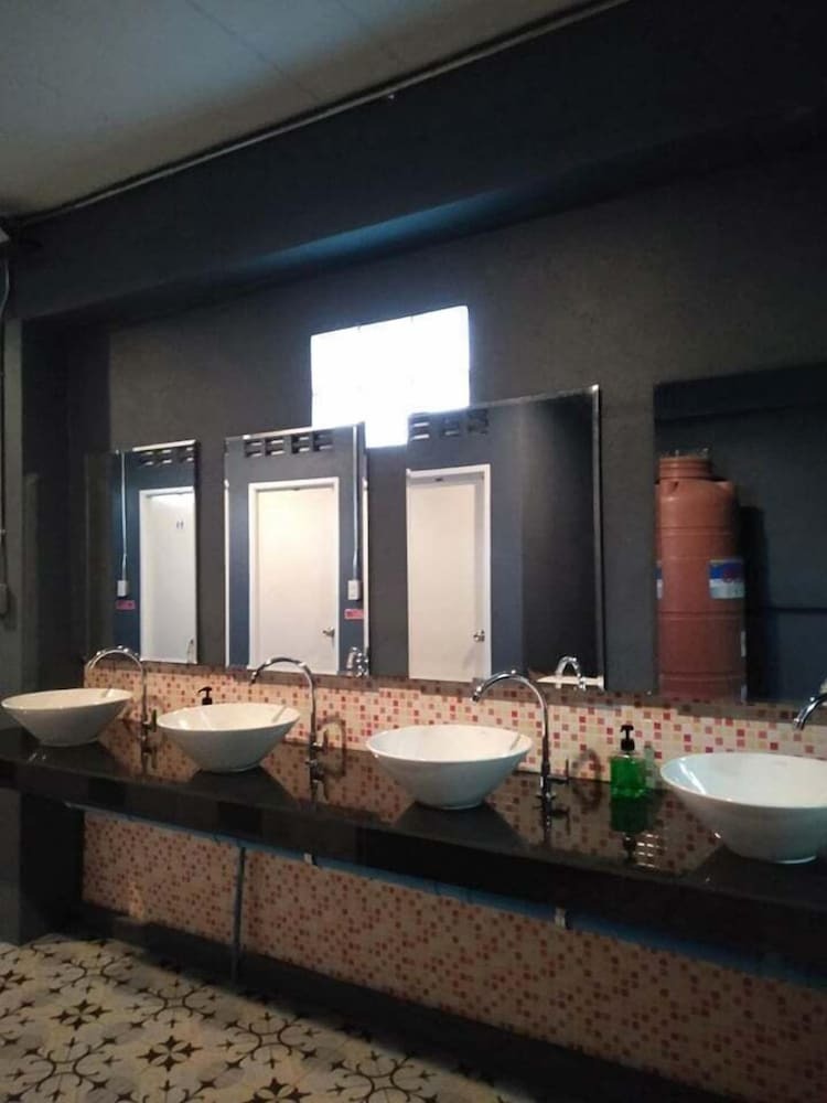 Hostal Bedcabin Hostel