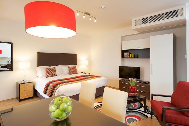 Escala Hotel & Suites