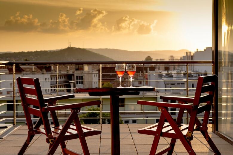 Escala Hotel & Suites