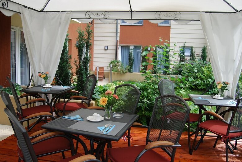Escala Hotel & Suites