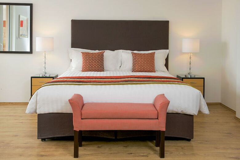 Escala Hotel & Suites