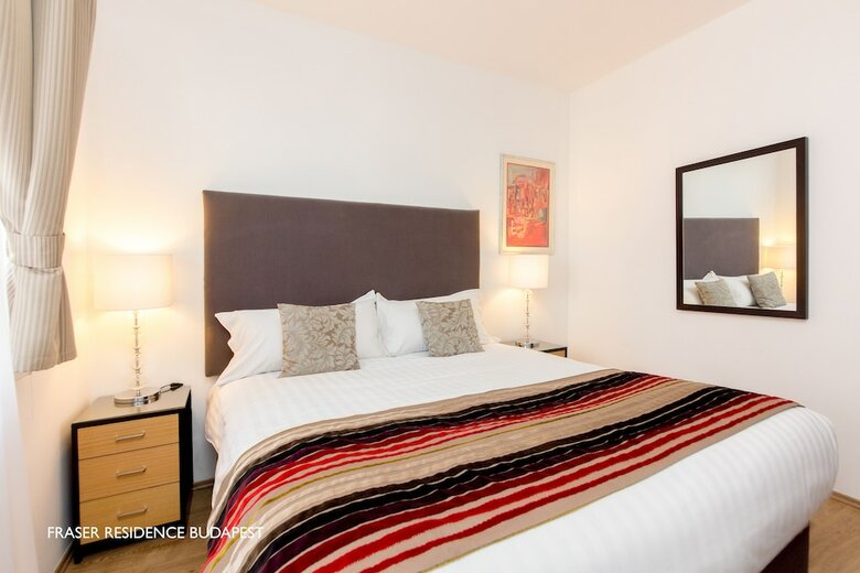 Escala Hotel & Suites