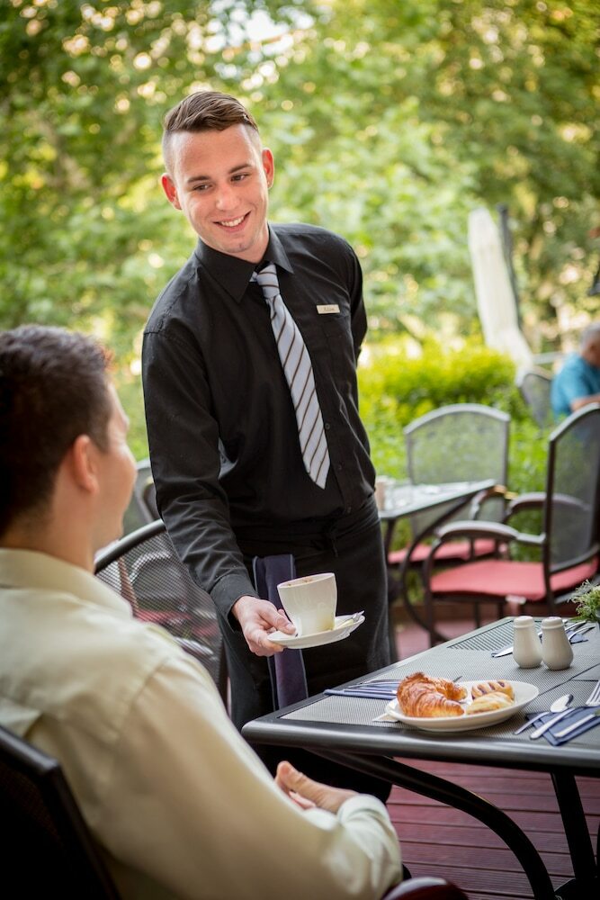 Escala Hotel & Suites