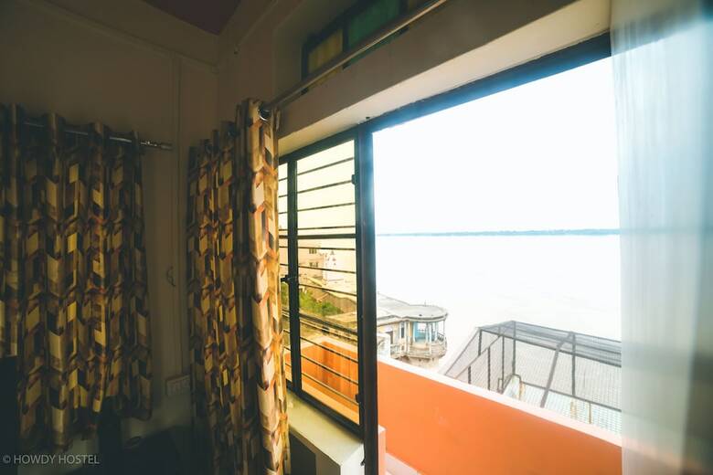 Hostal On The Ghat By Howdy Hostels