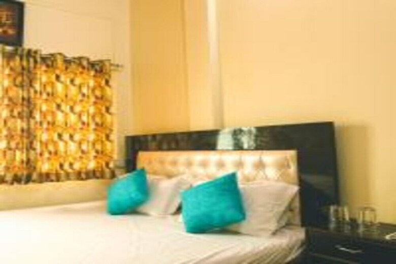 Hostal On The Ghat By Howdy Hostels