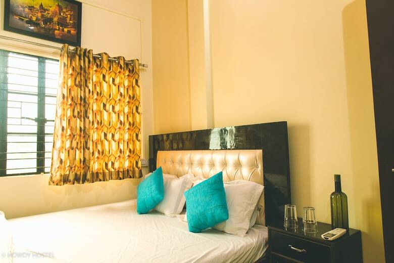 Hostal On The Ghat By Howdy Hostels